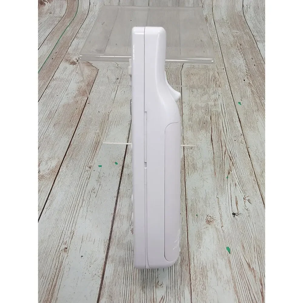 Nintendo Wii RVL-003 Wireless Remote-Control w/Energizer Rechargeable Back